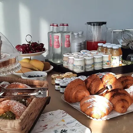 Dina Couette-café Desenzano del Garda