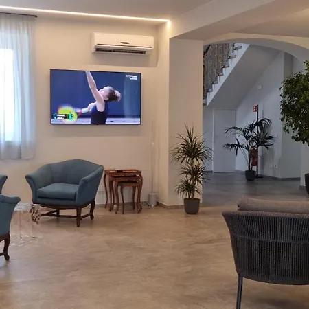 Dina Desenzano del Garda