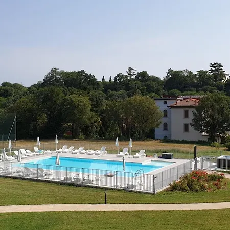 Dina Desenzano del Garda