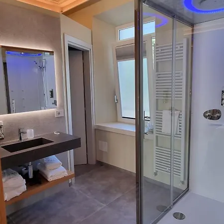 Couette-café Dina 3*