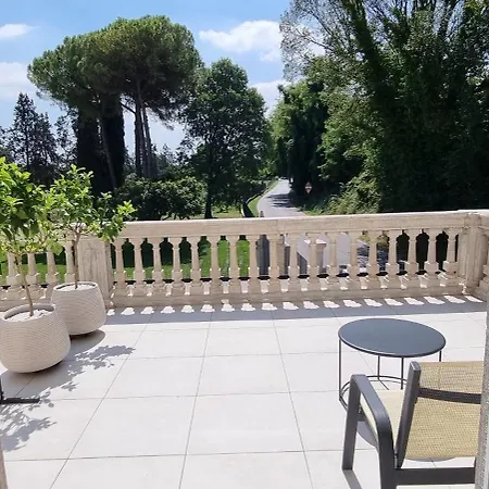 Dina Couette-café Desenzano del Garda