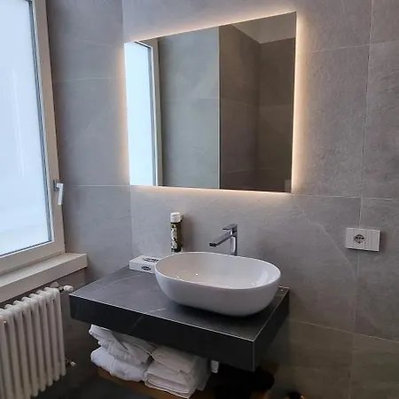 Dina Couette-café 3*