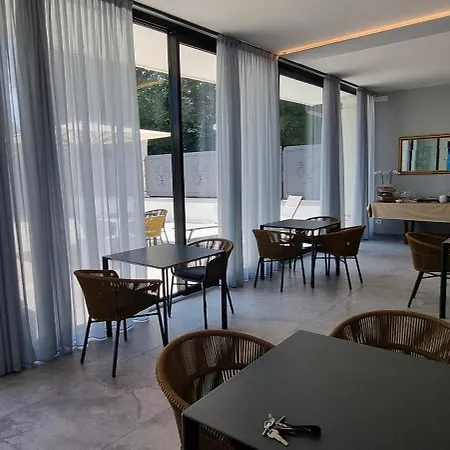 Dina Desenzano del Garda