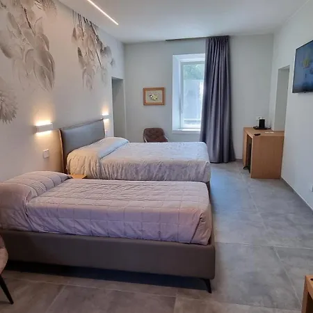 Dina Couette-café 3*