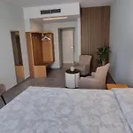 Dina 4* 데센자노델가르다