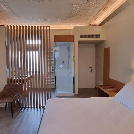 Dina 4* Desenzano del Garda