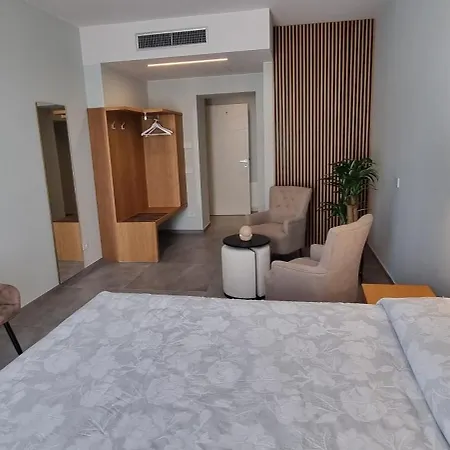 Dina 4* Desenzano del Garda