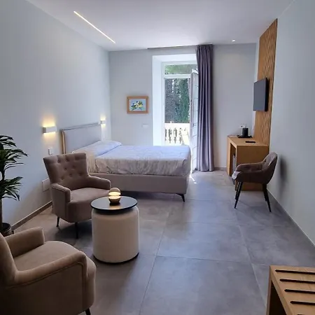 Dina 4*