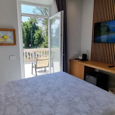 Dina Bed & Breakfast Desenzano del Garda
