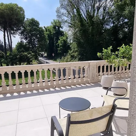 Dina Oda ve Kahvaltı 4*