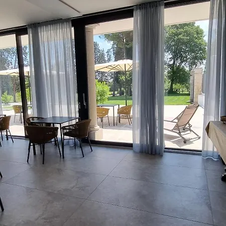 Oda ve Kahvaltı Dina Desenzano del Garda