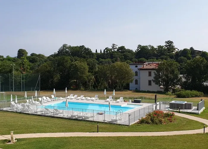 Dina Desenzano del Garda