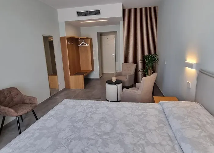 Dina 4* Desenzano del Garda