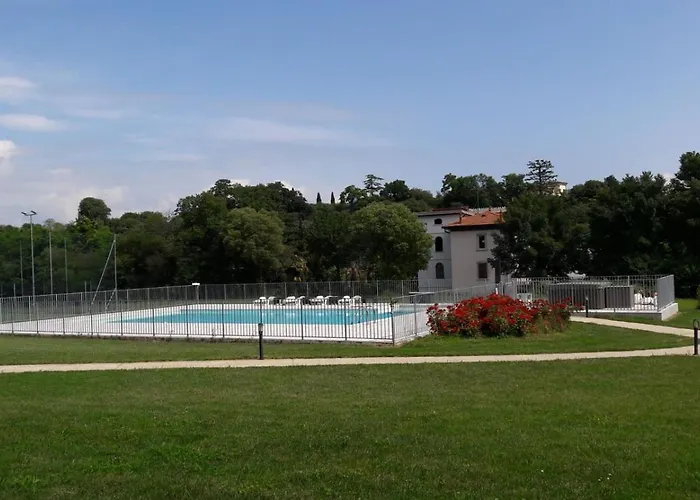 Dina Desenzano del Garda